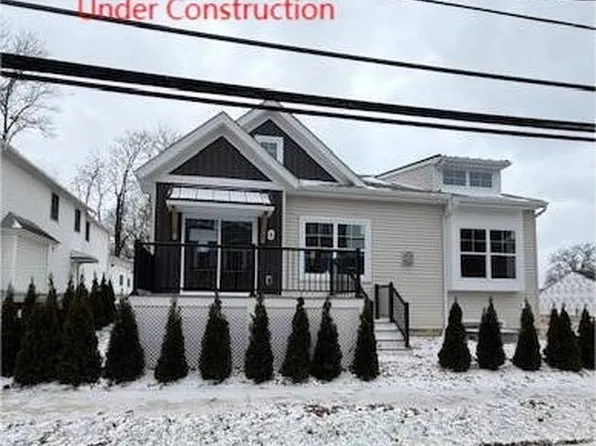 4294 Campus Ct, Eastlake, OH 44095