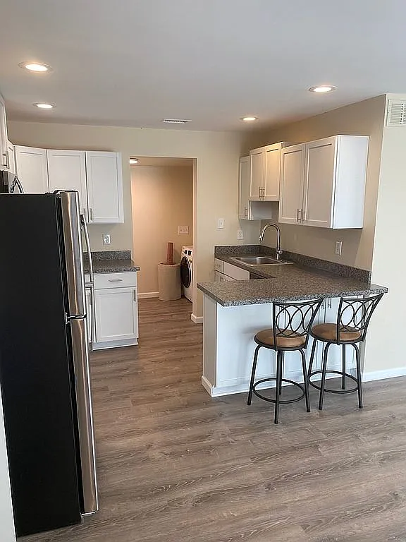 2729 Cloverdale photo 1
