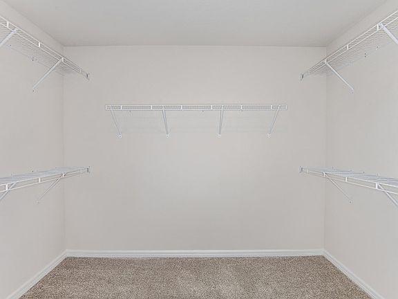 Owner s Suite Walk-in Closet