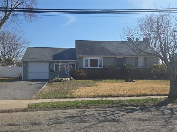 44 Parkdale Dr, North Babylon, NY 11703