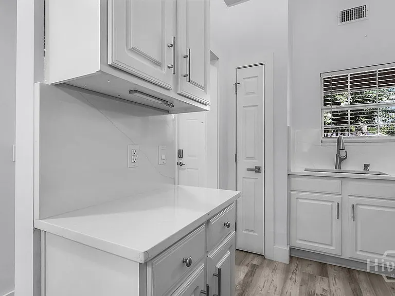 11903 Apache Ave #3 — Photo 9