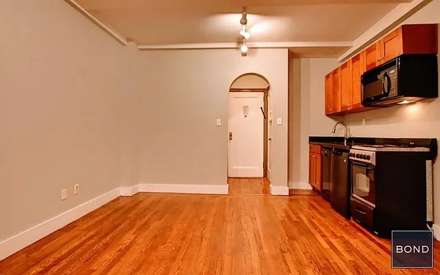 Rented by Bond New York | media 14