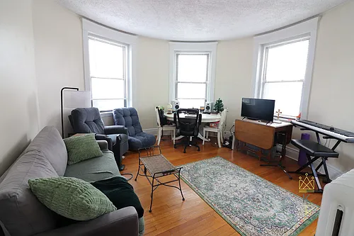 1963 Commonwealth Ave #4 Photo 1