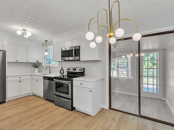 5th image of 24 Yale Dr #1