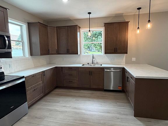 4th image of 412 Hickory St