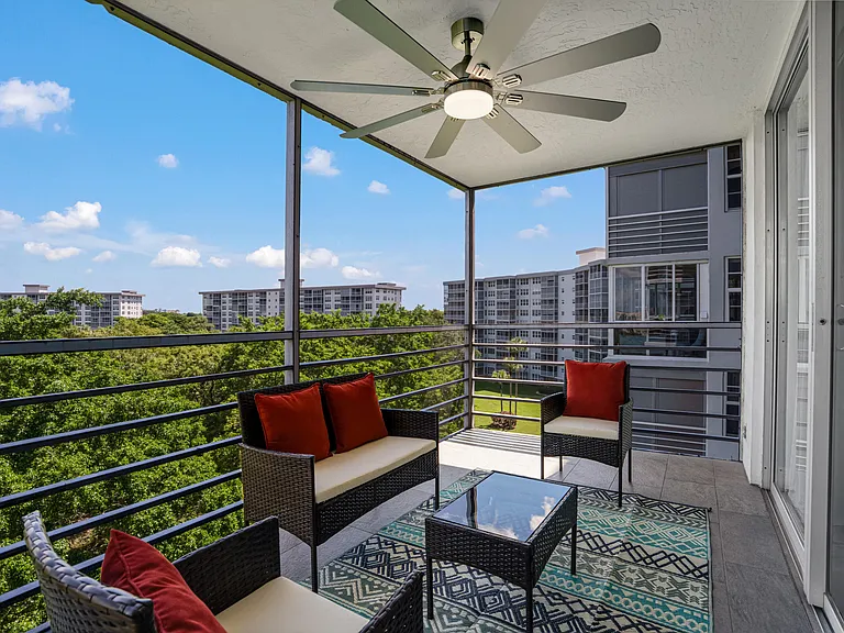 4015 W Palm Aire Dr #704 — Photo 20