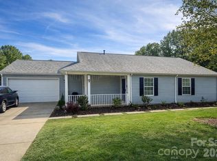 12151 Stewarts Crossing Dr, Charlotte, NC 28215