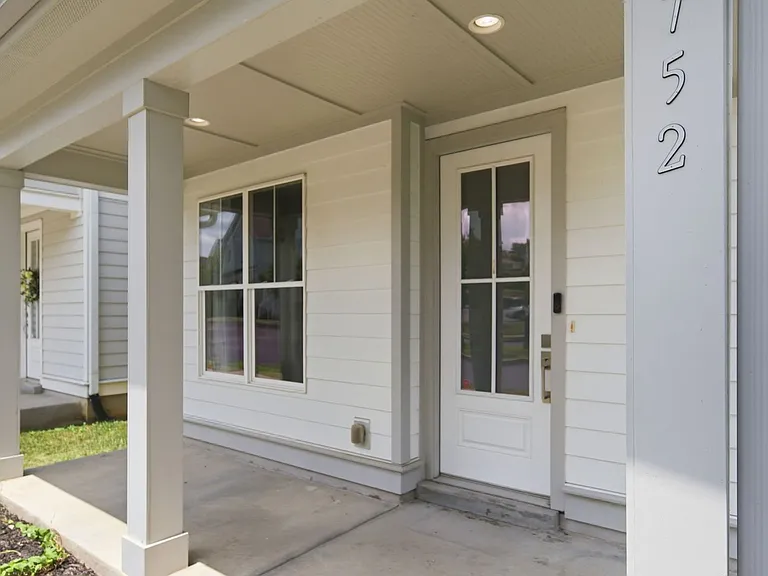 752 Cottage Park Dr — Photo 4