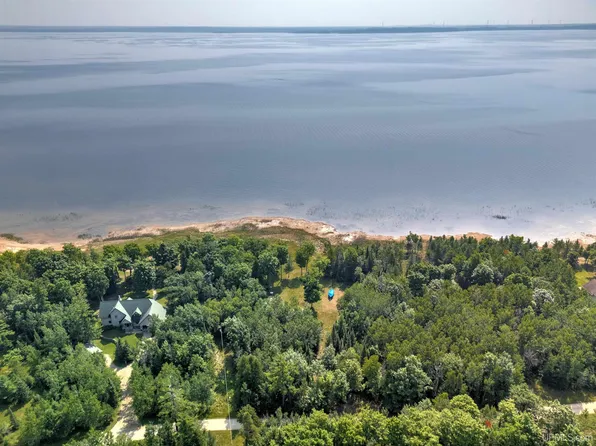 14345 Nahma Shrs, Nahma, MI 49864