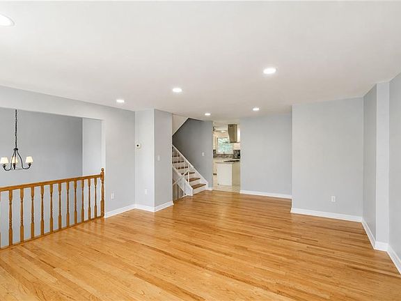 4th image of 333 Hampton Grn