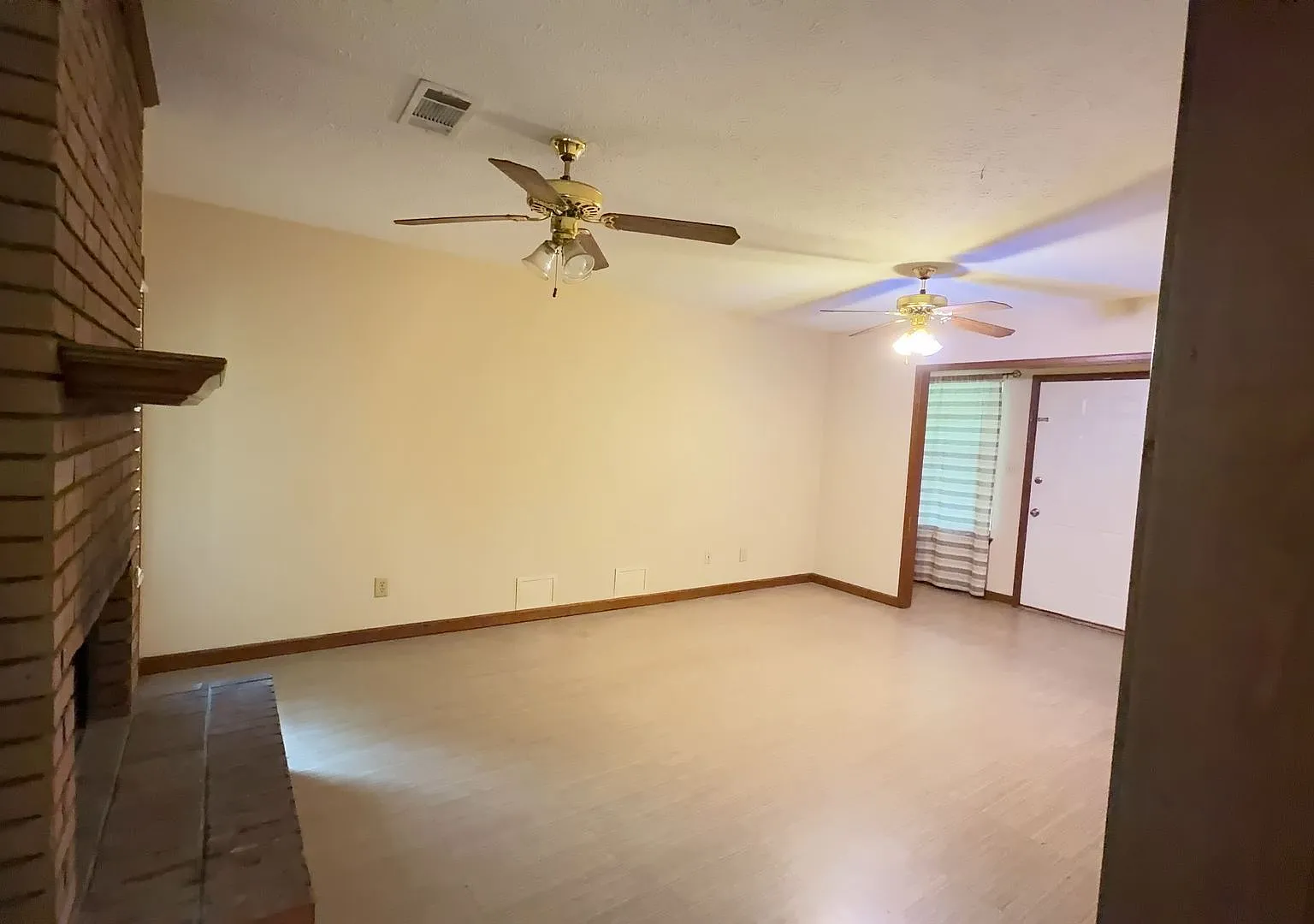 103 Valley Creek Dr — Photo 2