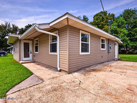 4th image of 328 Teringo Cir
