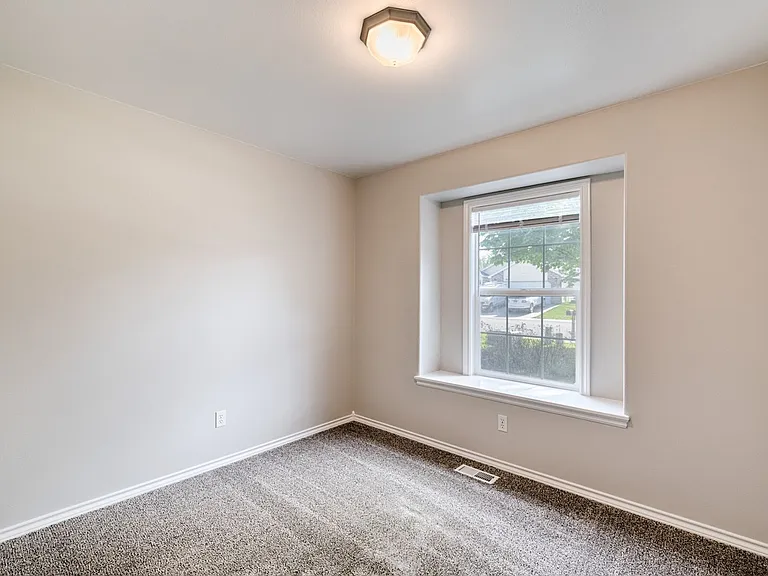 2173 S Petra Ave — Photo 18