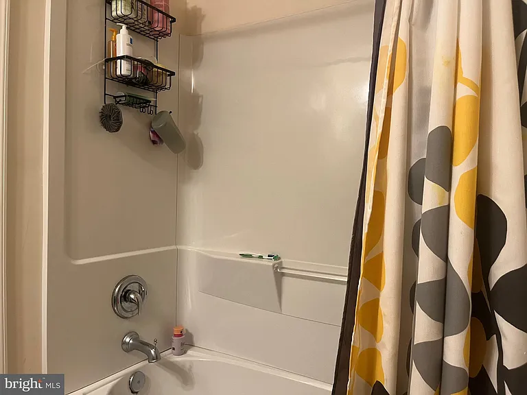 141 Graystone Dr — Photo 34