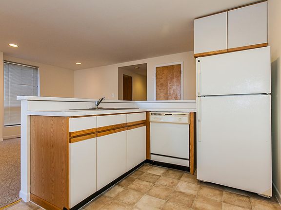 4th image of 2368 N Clark St #23384