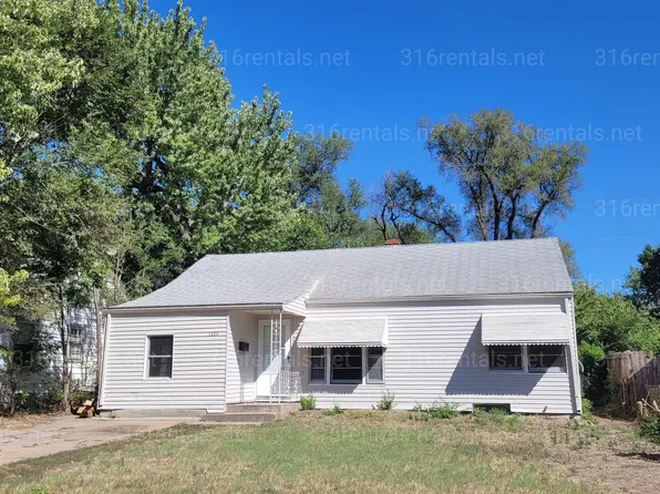 1122 N Terrace Dr, Wichita, KS 67208