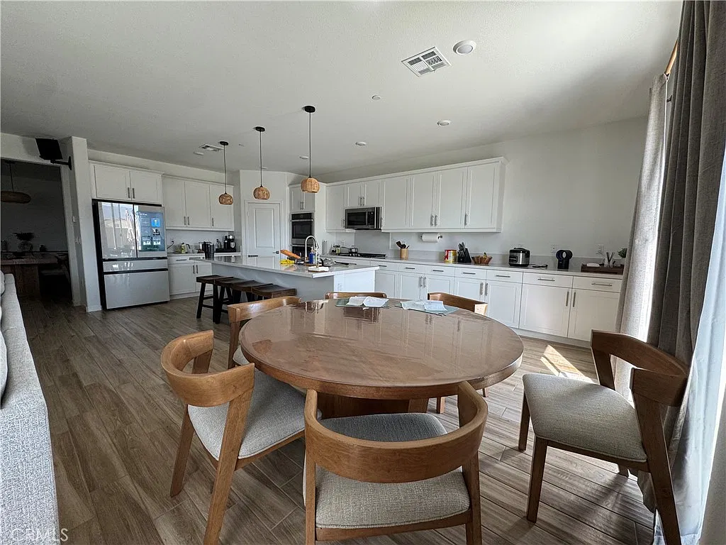 4 bed, 3.5 bath, 2767 sqft, $3,850 — Photo 3