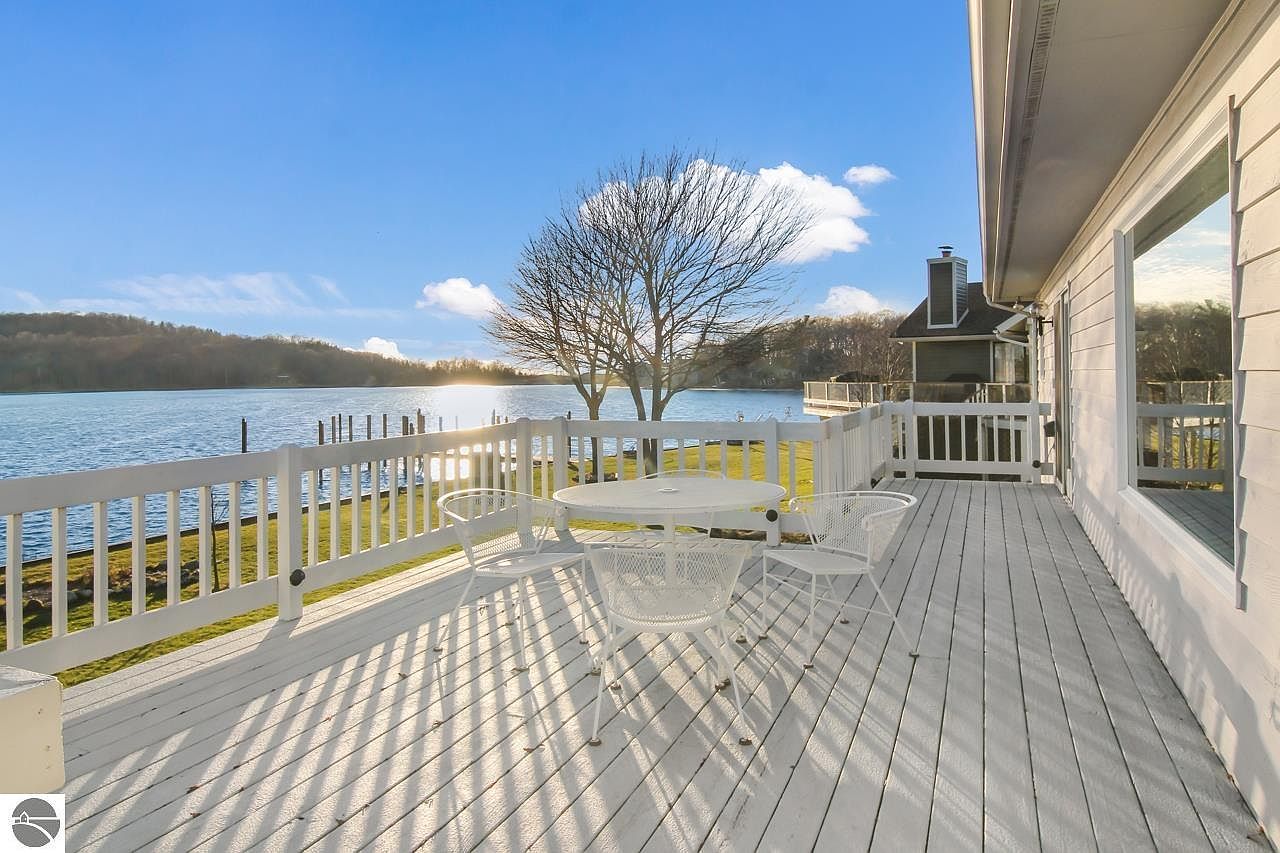 3027 Grebe Ct, Arcadia, MI 49613 Zillow