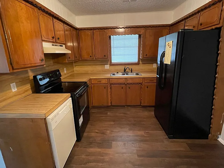311 Dogwood Dr — Photo 3