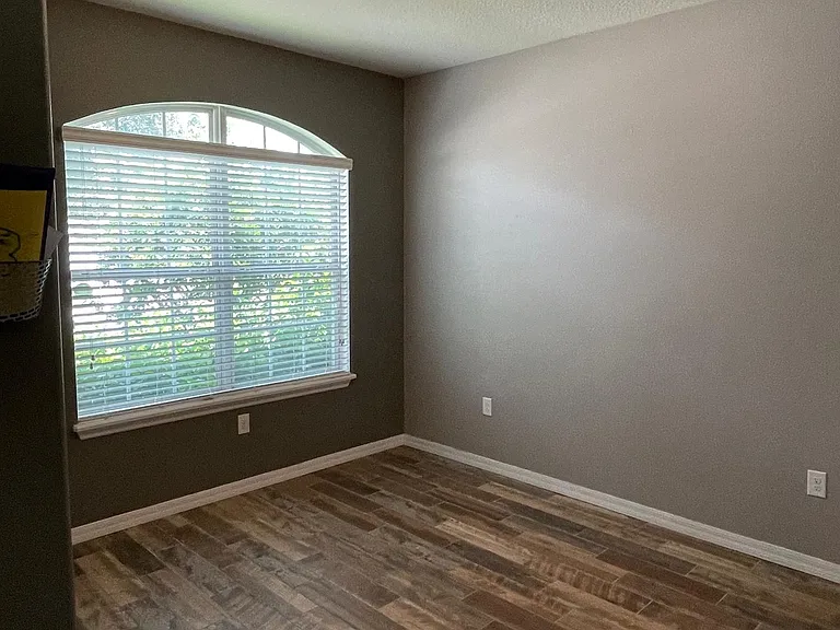 Versatile front room