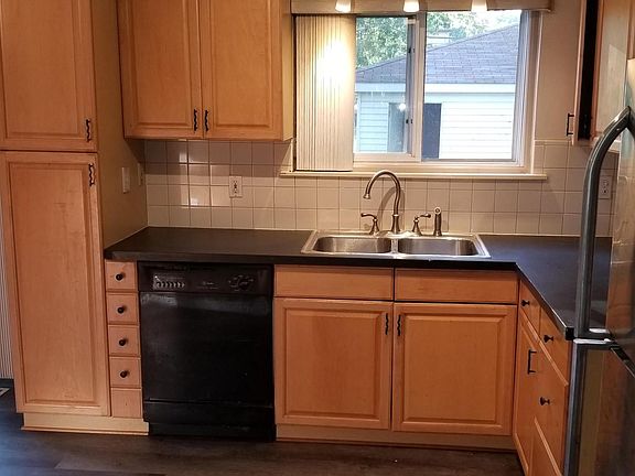 4th image of 8935 Deering St