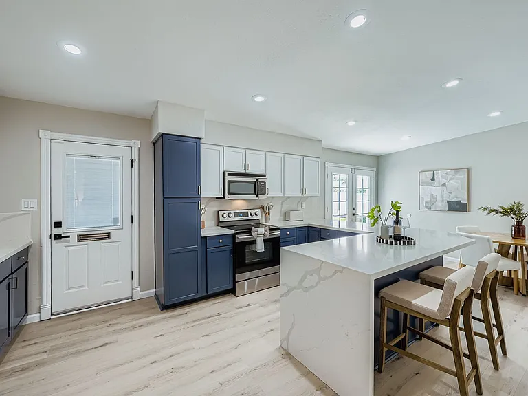 1221 E Broadmor Dr — Photo 1