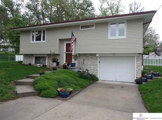 12 Countryside Dr, Treynor, IA 51575