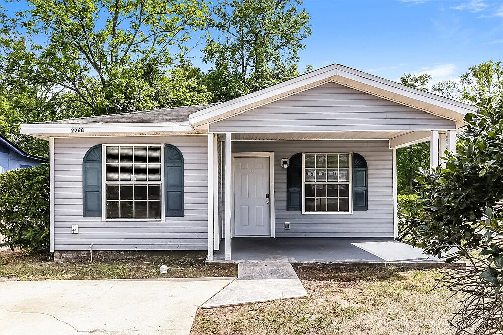 3 bed, 2.0 bath, 1077 sqft, $1,245 — Photo 1