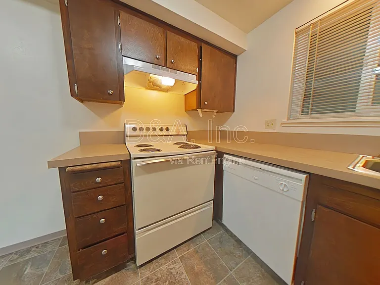 803 SW 8th St #8 — Photo 4