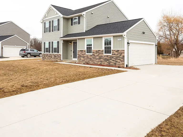 7193 Primrose Ln — Photo 2