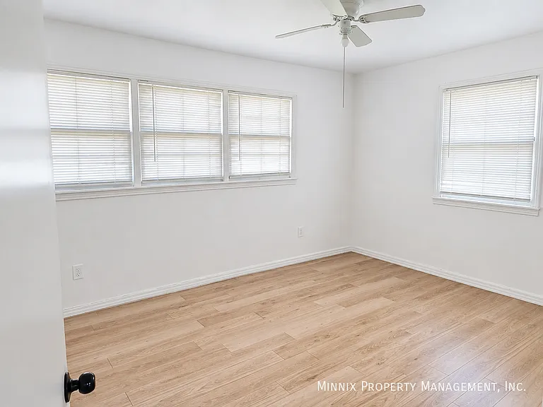 6118 Avenue P — Photo 10