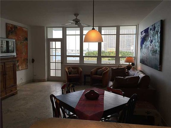 3rd image of 2121 N Bayshore Dr APT 516