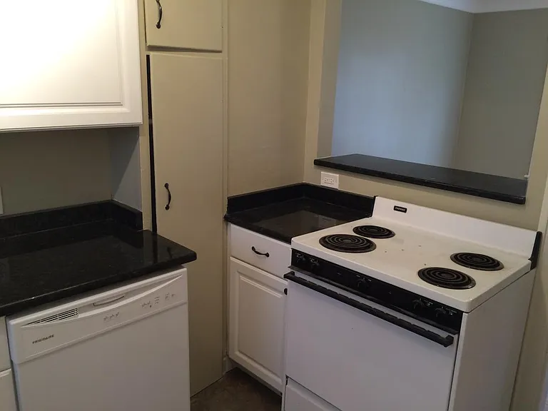 806 Forest Ave — Photo 16