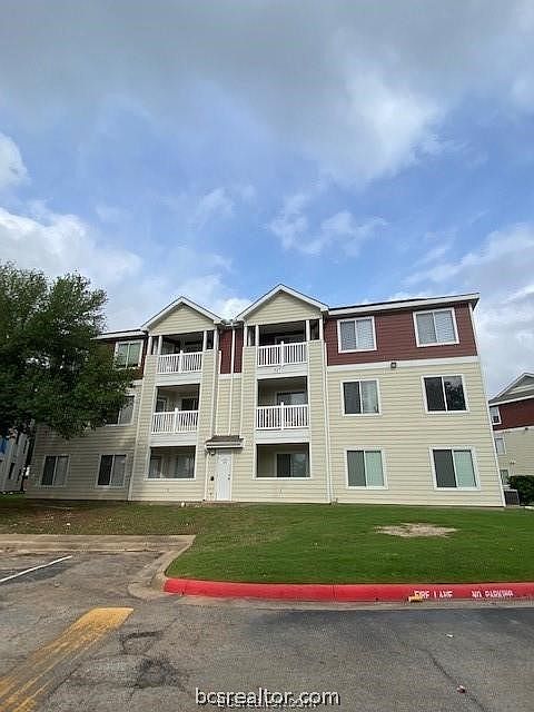 1st image of 517 Sw Pkwy #102