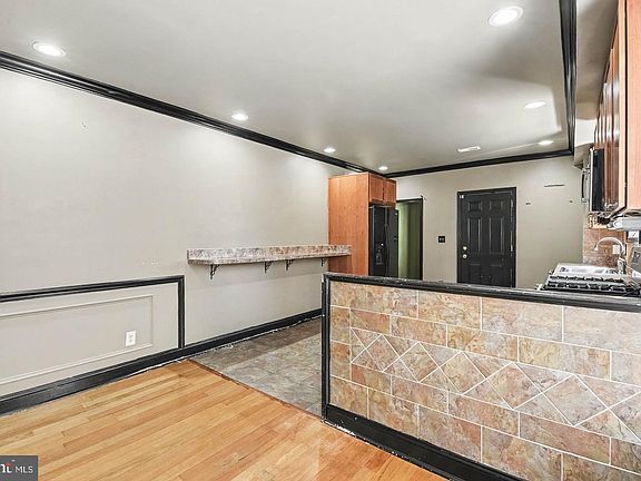 5th image of 818 Cator Ave