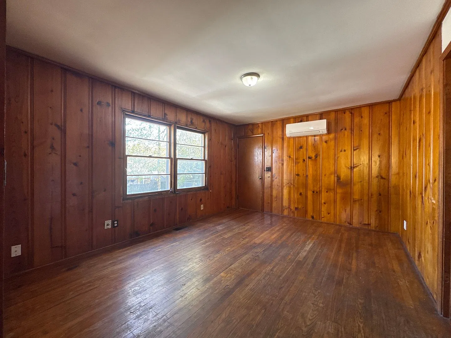 Charming 2-Bedroom Upstairs Duplex in Lebanon Utilities & Lawn Care Included! — Photo 1