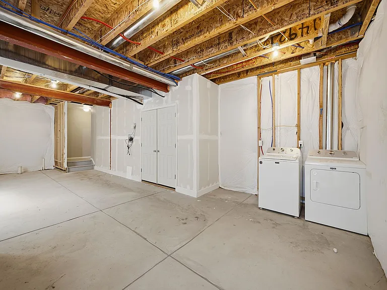 2304 Winding Dr — Photo 17
