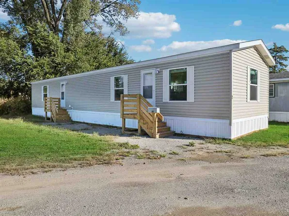 44 Gas Lantern Sq, Muscatine, IA 52761