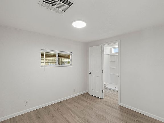 15th image of 410 N 67th Ln