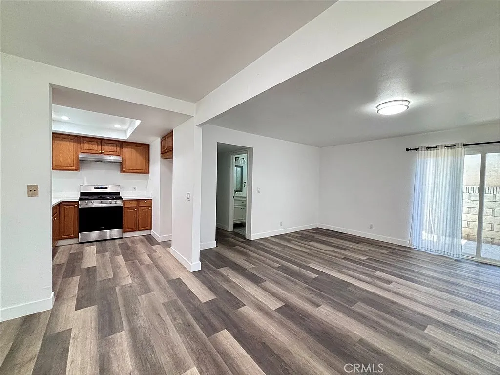 2 bed, 850 sqft, $2,600 — Photo 2