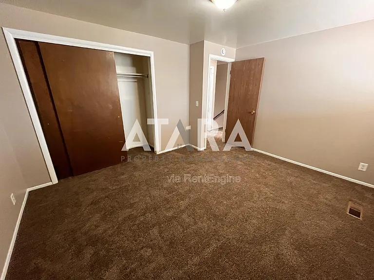 330 N 100 E #1 — Photo 21