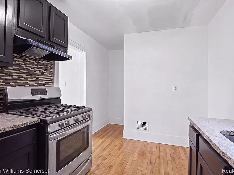 23525 Kress St — Photo 17