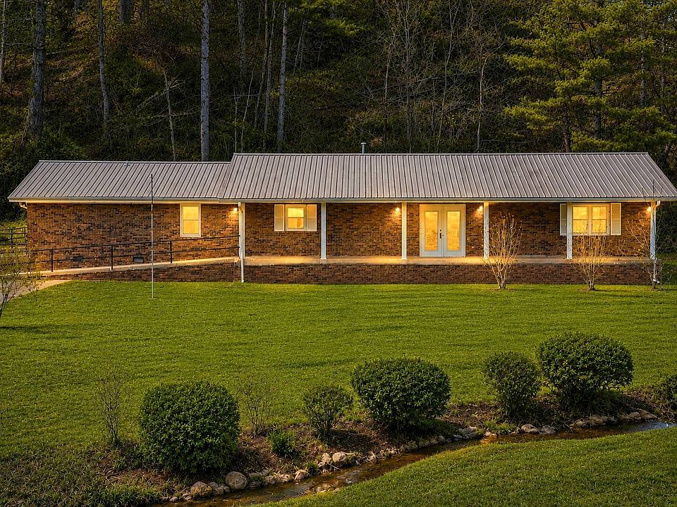 1st image of 208 Murdock Spruce