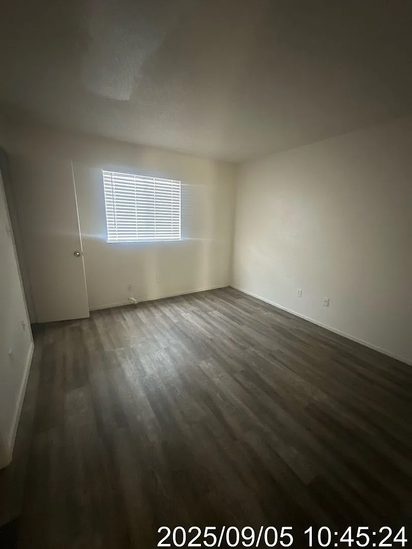 2 Bedroom 1 Bathroom — Photo 4