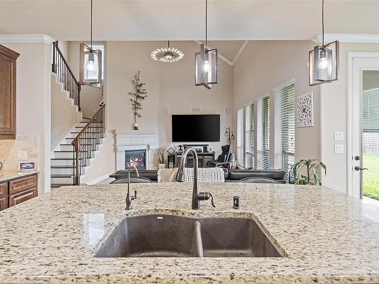 18002 Heartsong Dr — Photo 15