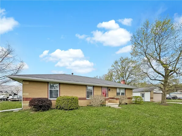 1051 Embassy St, Mattoon, IL 61938