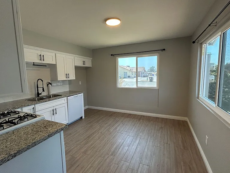 900 La Vida Ln — Photo 7