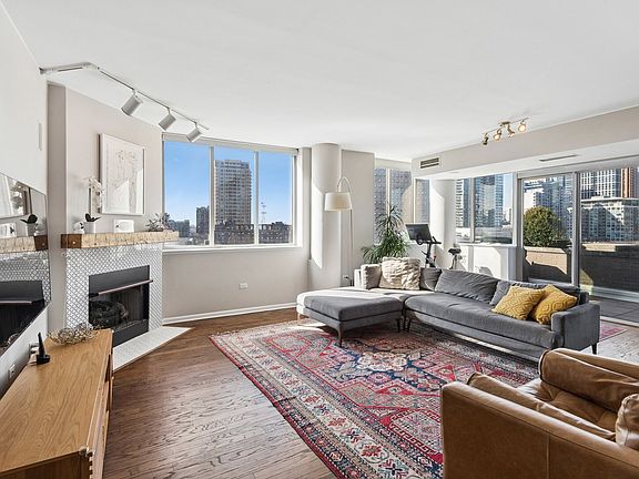 4th image of 1515 S Prairie Ave Unit 914