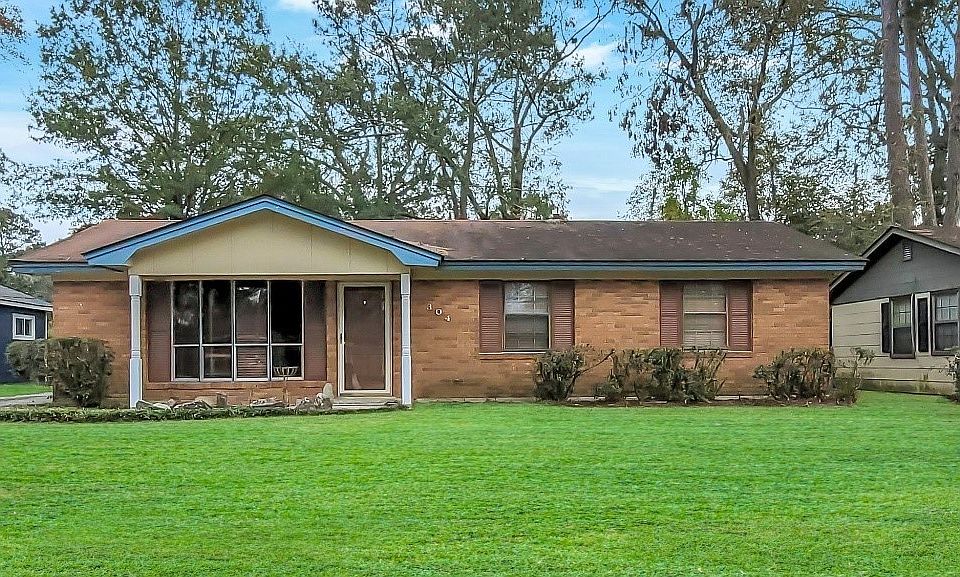1st image of 304 Olmstead Pl