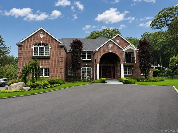 135 Round Swamp Road, Huntington, NY 11743